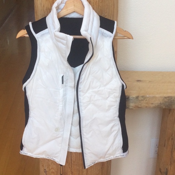 NWT CALVIN KLEIN Small Black/Cream Down Vest - Picture 8 of 16